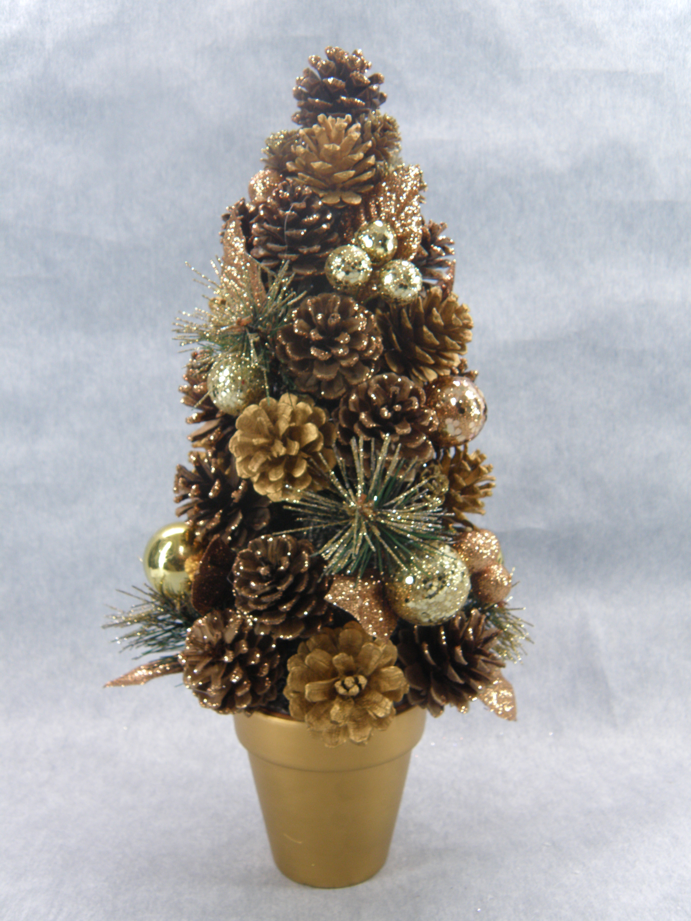 X'mas Green Mini Tree with with basin +Giltter ball/pine cone/leaf - 4