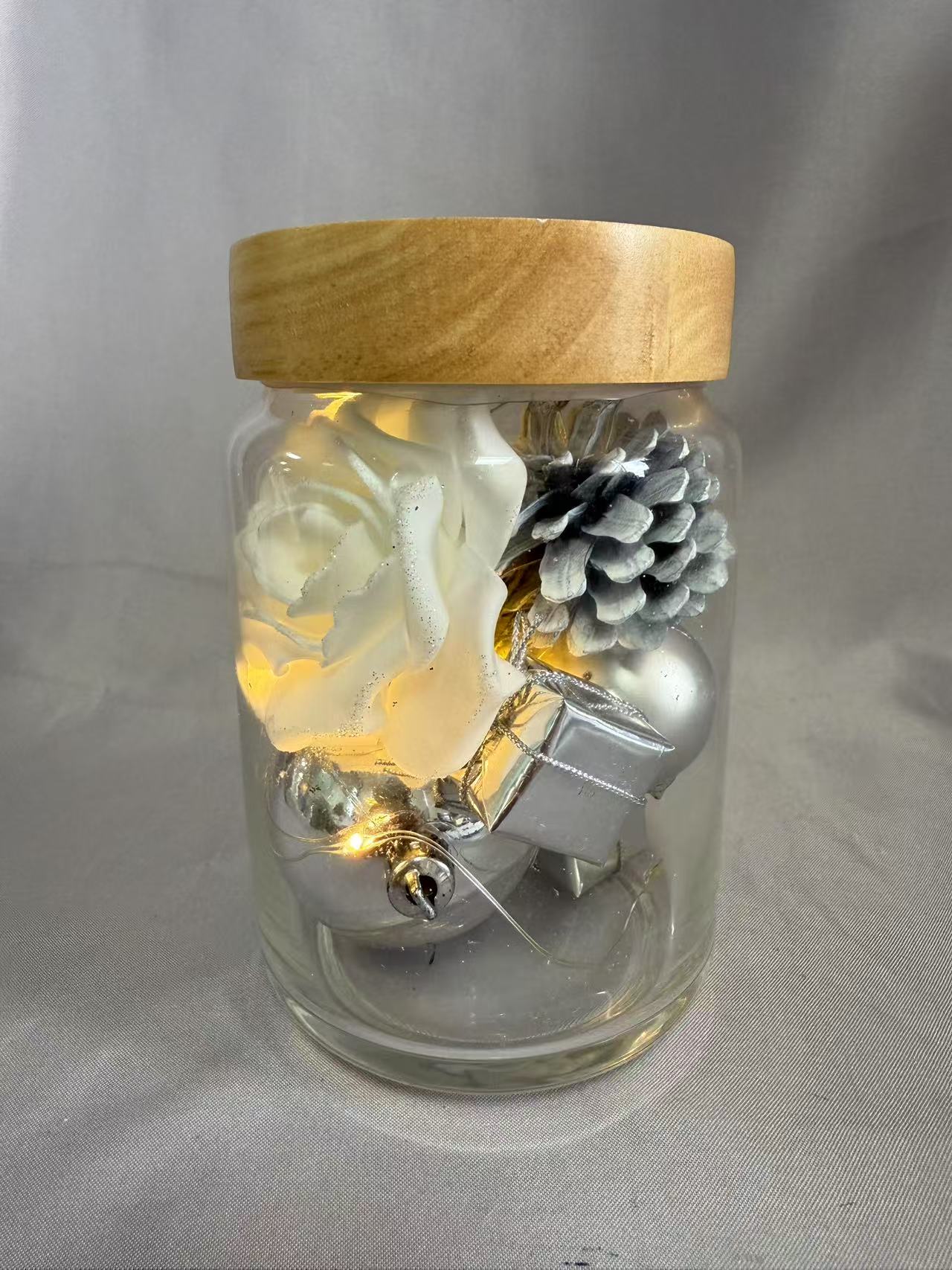 Preserved Flower Bouquet in Sealed Glass Jar with Silver Twinkle Wire Lights (AA×2 Battery-Powered), Adorned with White Roses, Silver Berries, Orbs, Gift Box, Pinecones & Dried Grass