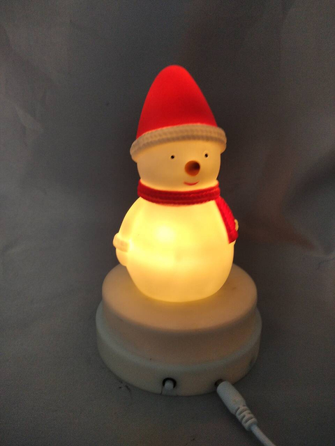 Snowman-shaped lamp with magnetic rotating base
