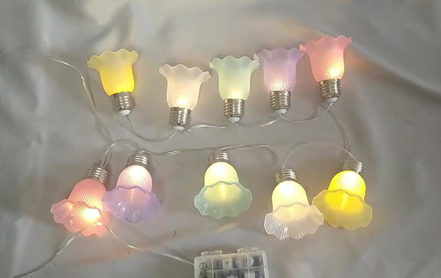 Flower-Shaped 8-Mode LED Light with Transparent AA*3 Battery Case - 5 Color Options (Pink/Purple/Teal/White/Yellow) for Decorative Lighting