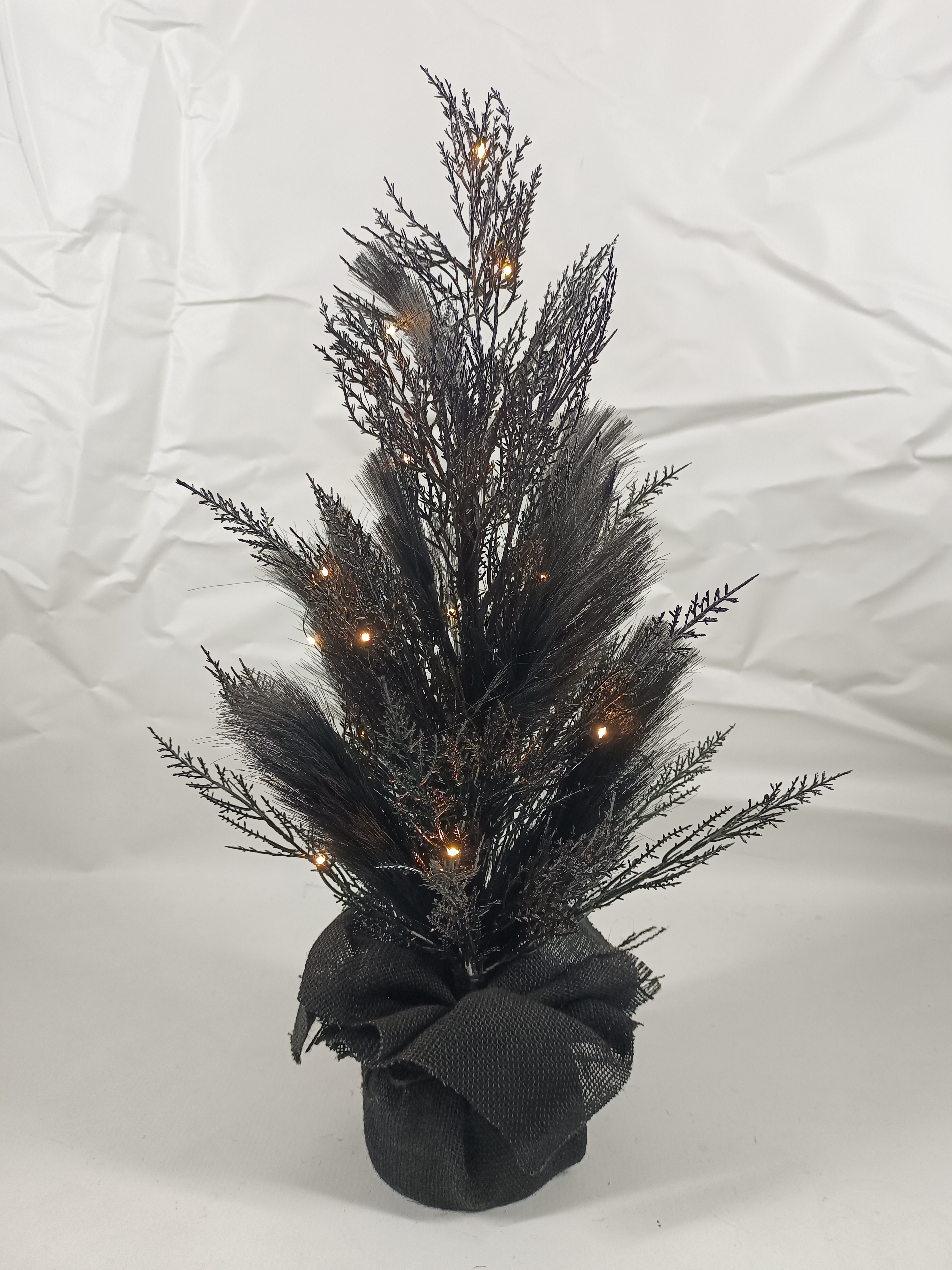 Ordinary Christmas tree HW - 1