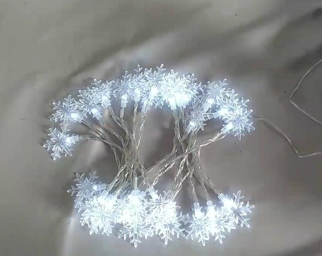 PS Snowflake F5 String Lights with 30 LED Bulbs (9cm Spacing), Clear Plastic Snowflake Design for Holiday/Festival Decorations