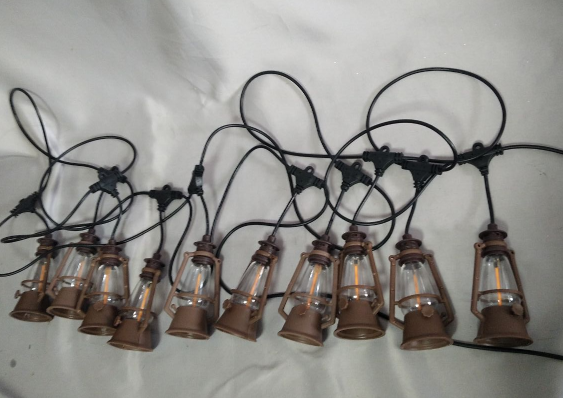 10-LED Vintage Kerosene Lamp with Brown Plastic Globe | Flame-Effect Lighting, Battery-Powered & Portable