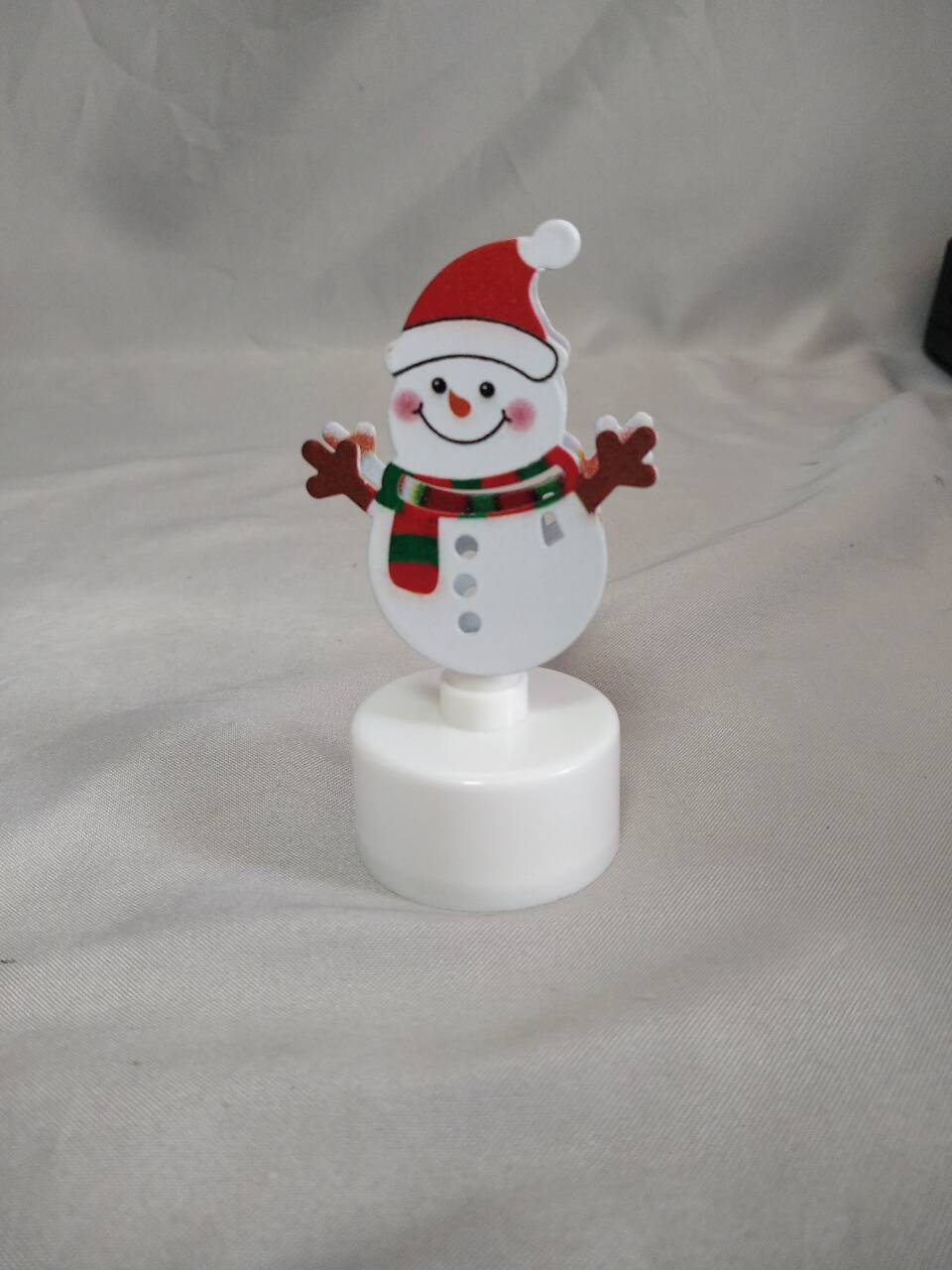 Snowman-Shaped Tabletop Decorative Ornament (4.5×3.5×9cm), Button Cell Battery-Powered LED Light, Cute Winter-Themed Accent
