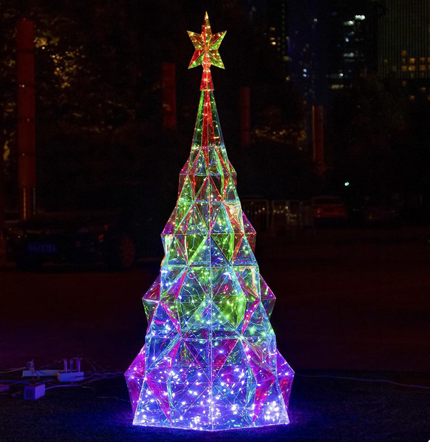 Color intrigue diamond Christmas tree