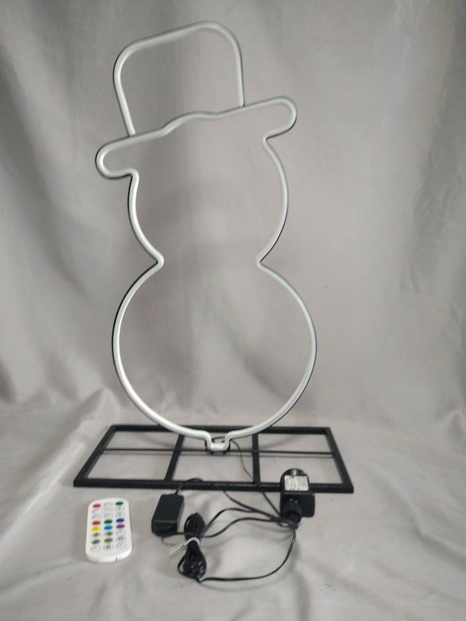 Snowman-Themed Iron Frame Color-Changing LED Light Strip - 60cm Tall x 29.5cm Wide Festive Outdoor/Indoor Decoration with Vibrant Dynamic Lighting