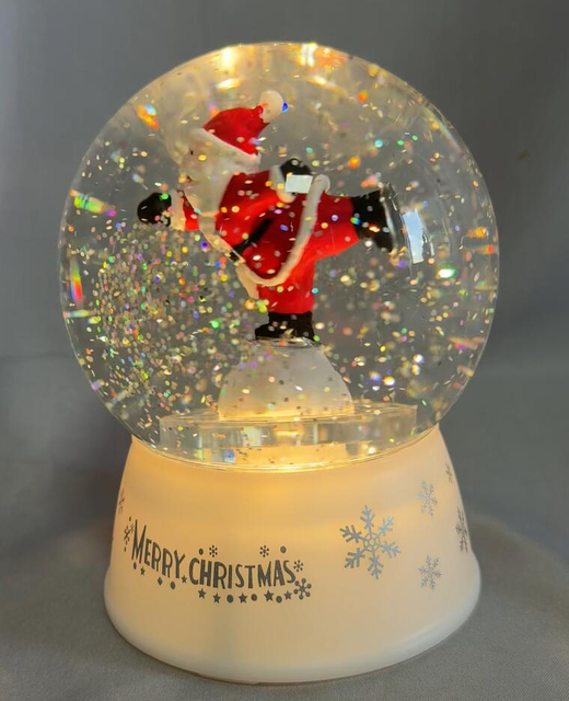 Dual-Power Rotating Globe Water Ball Lamp (Type-C Charging) - 12x12x15cm Plastic & Resin Build with Enchanting Inner Scene Rotation for Relaxing Ambient Lighting