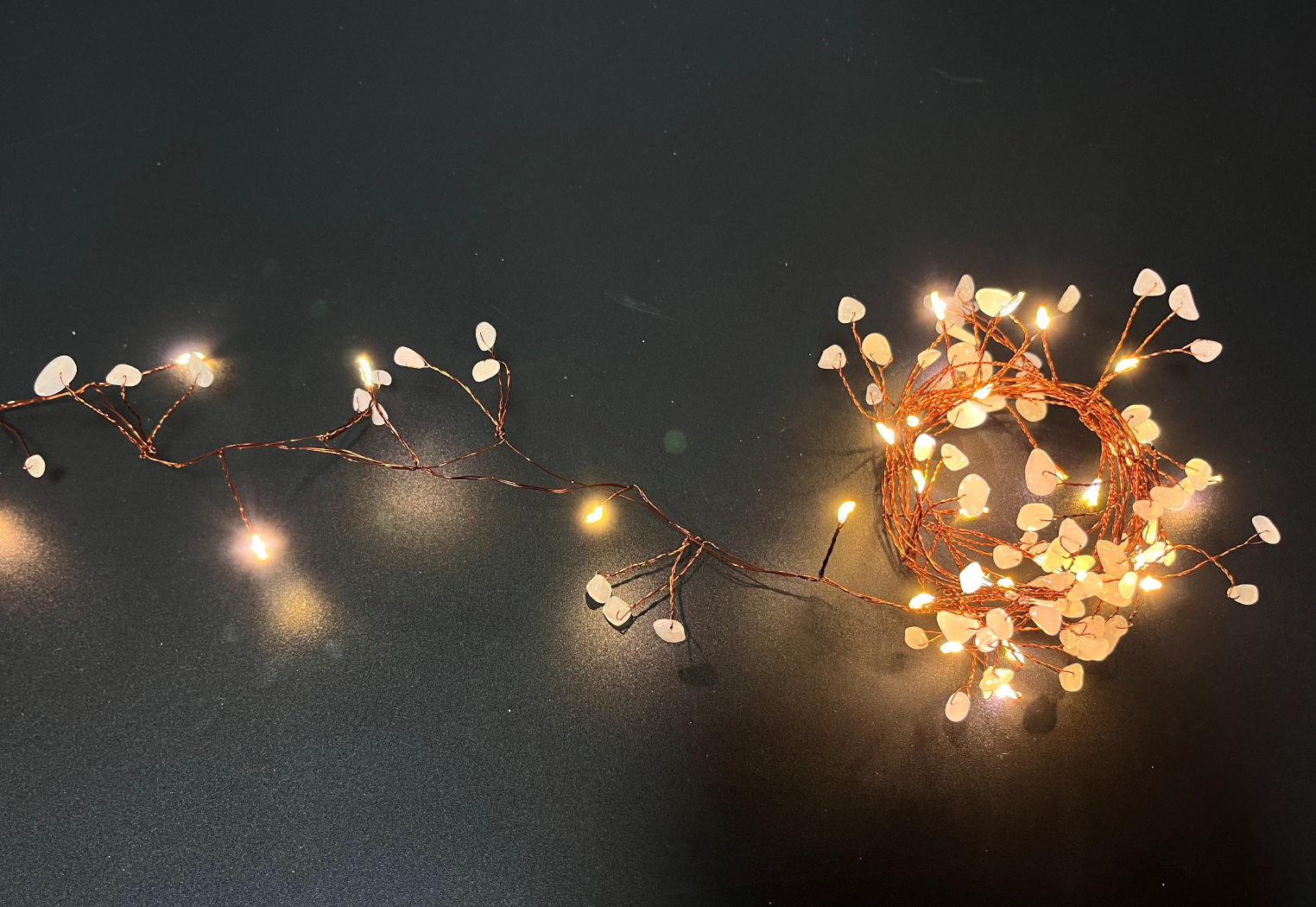 Cluster fairy light with green / white stone