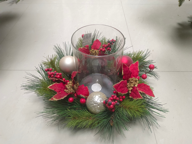 Candle Holder Gold Balls Red Leaves - 9