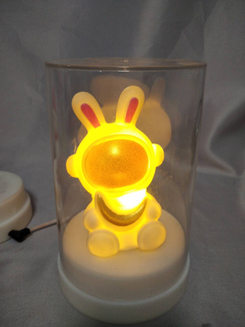 Flat-spinning rabbit-shaped lamp with base + plastic cover