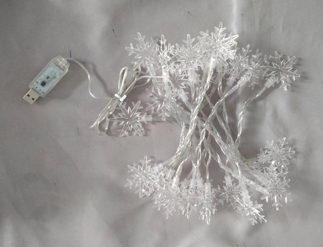 PS Snowflake F5 String Lights with 30 LED Bulbs (9cm Spacing), Clear Plastic Snowflake Design for Holiday/Festival Decorations